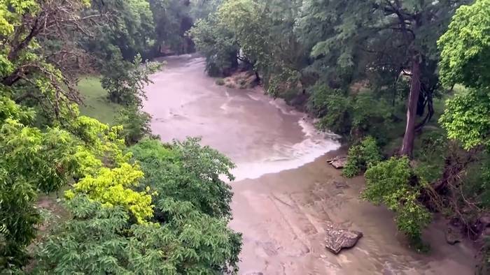 Video: Schnelle Fluten überschwemmen Campingregion in Texas