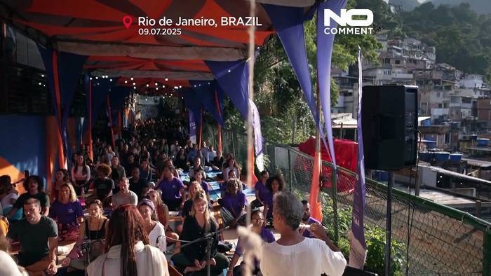 News video: Yoga-Initiative will Lehrer in Rios Favelas ausbilden