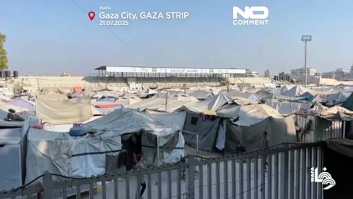 Video: Vertriebene Gazaner leben in Zelten im bombardierten Stadion von Gaza-Stadt