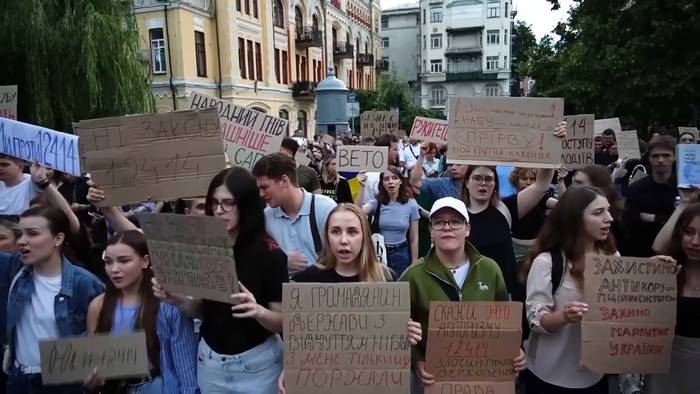News video: Seltene Proteste in Kyjiw gegen Antikorruptionsgesetze