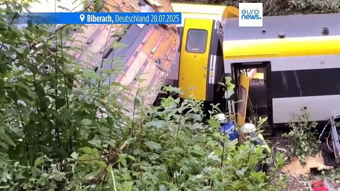Video: Polizei zur Unfallursache: Zug wohl nach Erdrutsch entgleist