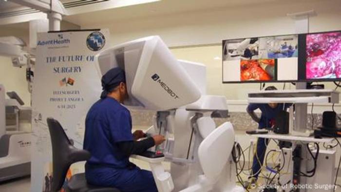 News video: Tele-Chirurgie: Arzt operiert aus 11.000 km Entfernung