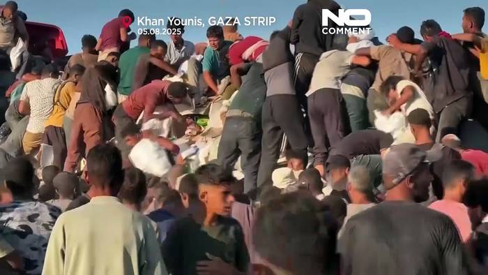 Video: Menschenmengen sammeln sich um Hilfstrucks in Gaza wegen anhaltender Lebensmittelknappheit