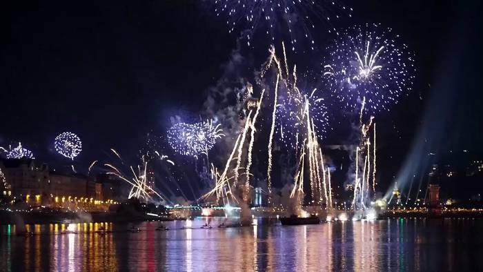 Video: Ungarn veranstaltet Europas größtes Feuerwerk zum Nationalfeiertag