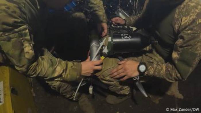 Video: Glasfaser-Drohnen: Weiterer Gamechanger im Ukraine-Krieg?