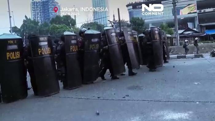 Video: Studenten in Jakarta geraten mit Bereitschaftspolizei wegen Abgeordneten-Wohnbeihilfen aneinander