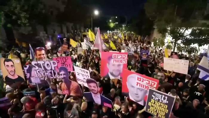 Video: Polizei entfernt Demonstranten von Gleisen bei Protest für Waffenstillstand in Gaza