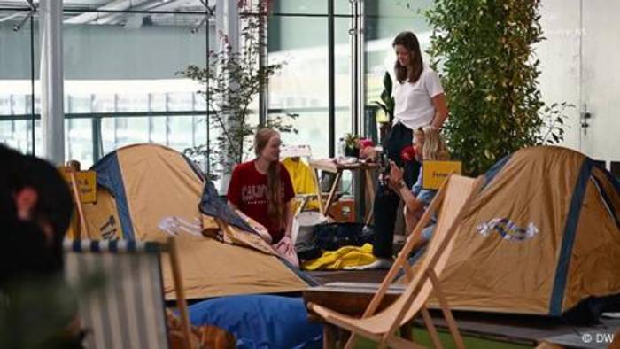 Video: Niederlande: Warum Studenten auf der Straße leben