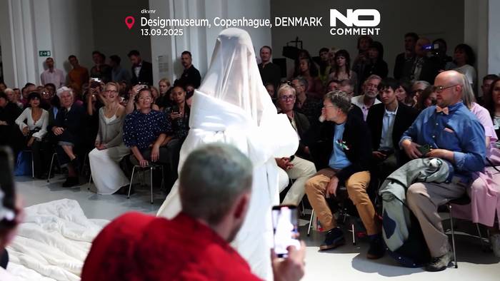 Video: Fünfzig Paare heiraten an ikonischen dänischen Orten beim Golden Days Festival