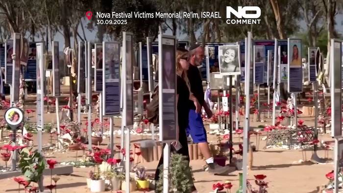 News video: Israelis hoffen, als Trump Friedensplan am Nova-Gedenkort enthüllt