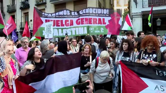 Video: Protestierende in Lissabon und Spanien unterstützen von Israel abgefangene Flottille