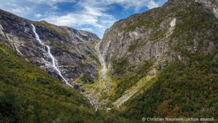 News video: Dient norwegische Mineralwasserfirma der Spionage?