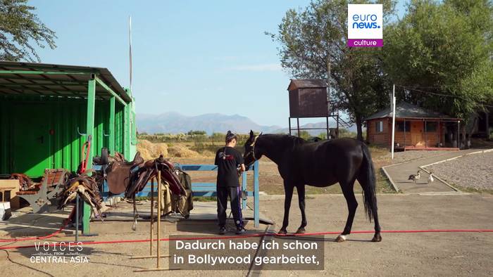 Video: Von der Reitkunst zum modernen Kampf: Stuntfrau Zhibek Zhappasbayeva zeigt sich furchtlos