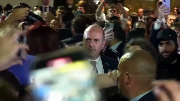 News video: Argentinien: Milei feiert Sieg dank Trumps Milliardenhilfe