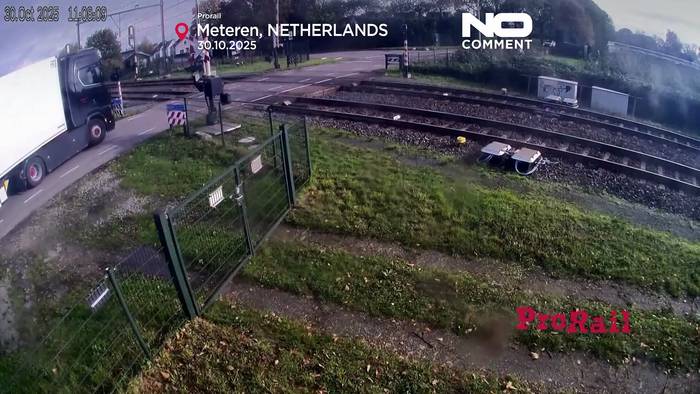 News video: Niederlande: Zug kollidiert mit Lkw an Bahnübergang
