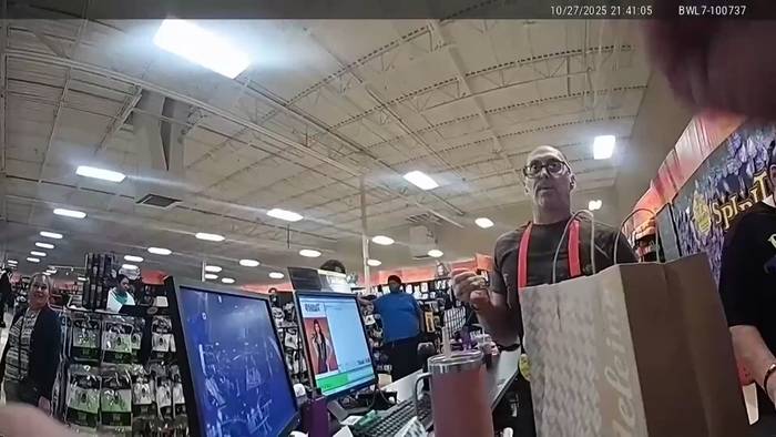 News video: Haustier-Affe läuft in einem Halloween-Laden in Texas frei herum