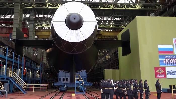 Video: Russland lässt neues Atom-U-Boot „Chabarowsk“ zu Wasser