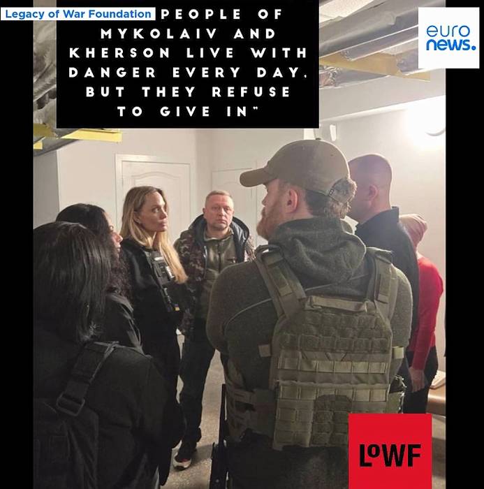 News video: Die besten Memes: Angelina Jolie auf Ukraine-Besuch - Fahrer muss zum Militär