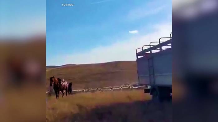 News video: Video zeigt: Türkisches Militärflugzeug stürzt in Georgien nahe der Grenze zu Aserbaidschan ab