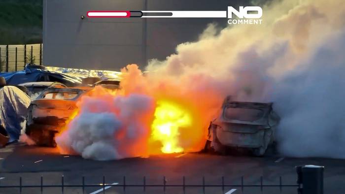 News video: Großbrand in Tesla-Autohaus zerstört Dutzende E-Autos