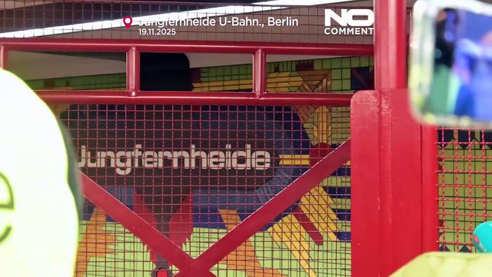 News video: Deutschen Soldaten trainieren in Berliner U-Bahn für den Ernstfall