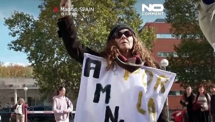 News video: Straßentheater erinnert an Spaniens Demokratieaktivisten 50 Jahre nach Franco