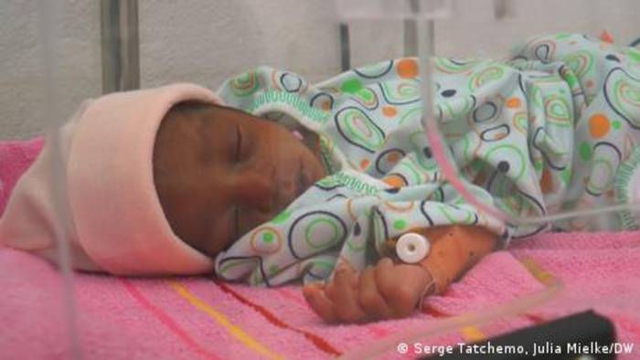 News video: Kamerun: Solarbetriebene Brutkästen retten Kinderleben