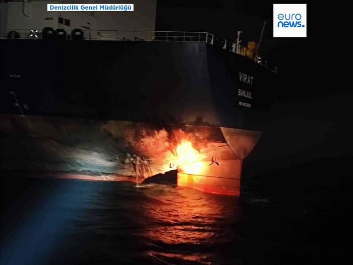 News video: Zwei Schiffe der russischen Schattenflotte brennen im Schwarzen Meer