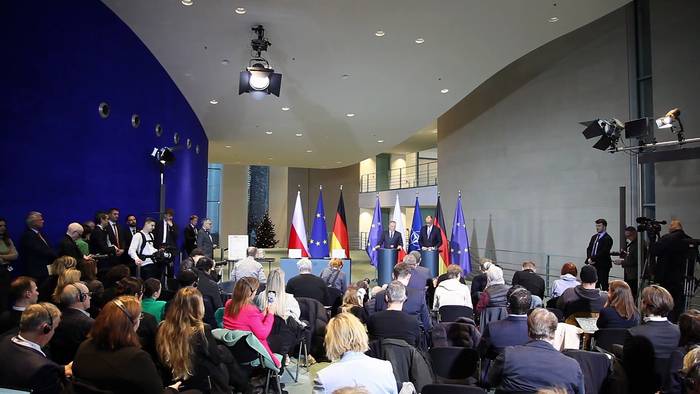 News video: Tusk in Berlin: Droht Europa ein Sicherheits-Loch an der Ostflanke?