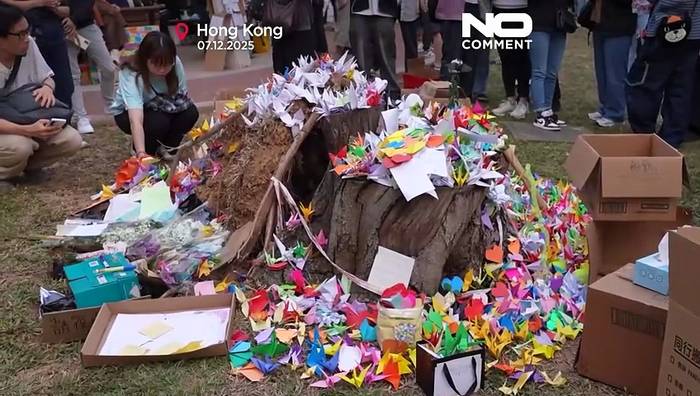 News video: Hunderte trauern in Hongkong vor den Wahlen um Brandopfer des tödlichsten Feuers