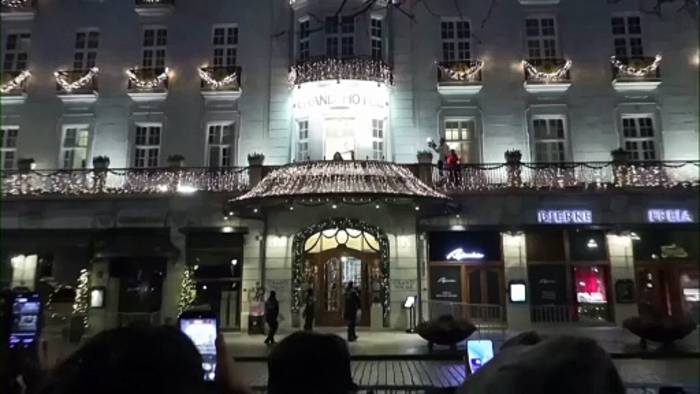 News video: Nach Monaten im Versteck: Venezuelas Nobelpreisträgerin María Corina Machado begrüßt Menge in Oslo