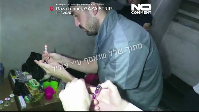 News video: Neues Video zeigt Geiseln in Gaza: Chanukka-Feier kurz vor ihrem Tod