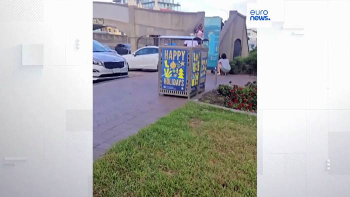 News video: Video zeigt zwei bewaffnete Täter, die am Bondi Beach in Sydney mindestens 16 Menschen erschießen