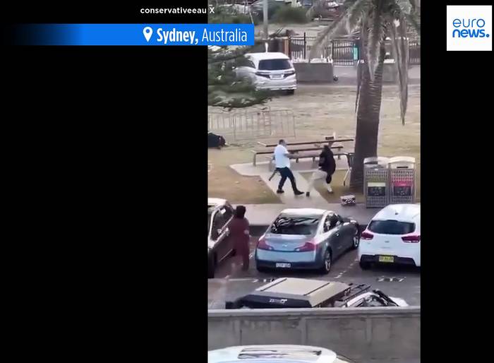 News video: Obstverkäufer aus Sydney, Moslem: Der Held, der den Bondi Beach-Schützen entwaffnete
