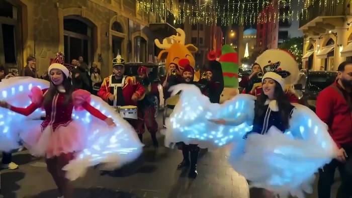 News video: Beirut veranstaltet bunten Weihnachtsumzug trotz Spannungen mit Israel