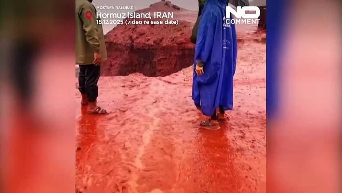 News video: Starkregen färbt Strand der iranischen Insel Hormus tiefrot