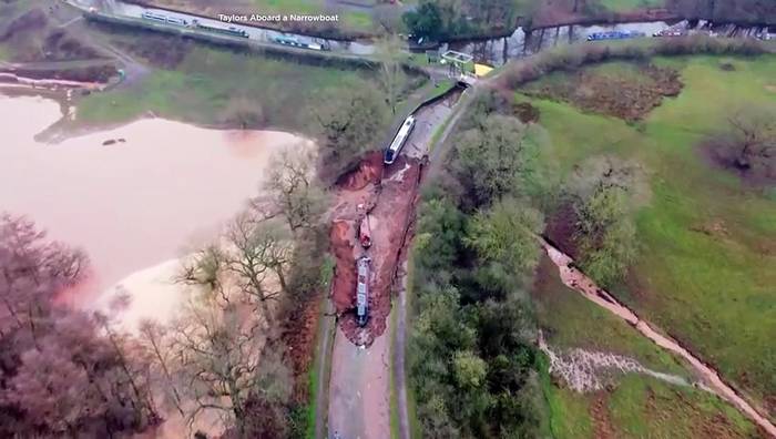 Video: Video: Riesiges Loch verschlingt Boote in Shropshire, Großbritannien