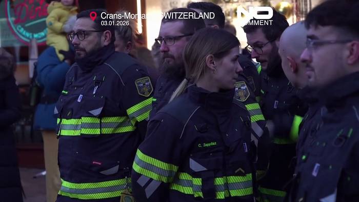 News video: Feuerwehrleute gedenken der Opfer des tödlichen Brandes in Schweizer Skiort