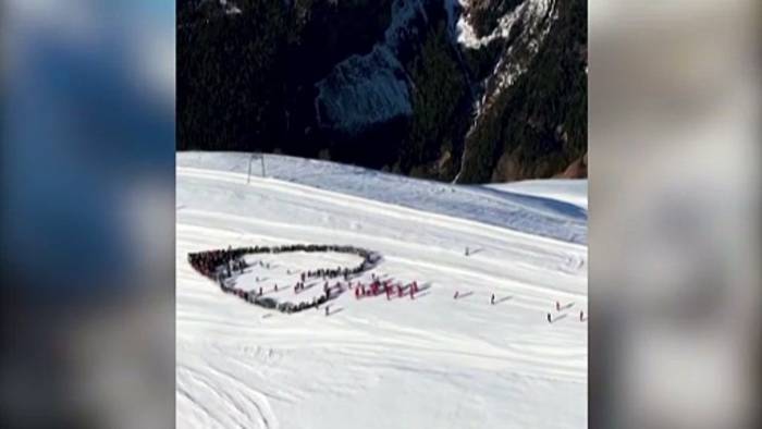 News video: Crans-Montana gedenkt der Brandopfer und der Rettungskräfte