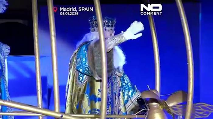 News video: Tausende feiern Madrids Dreikönigsumzug 2026