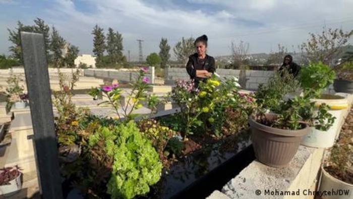 News video: Syrien: Trauer in Baniyas nach Massenmord an Alawiten