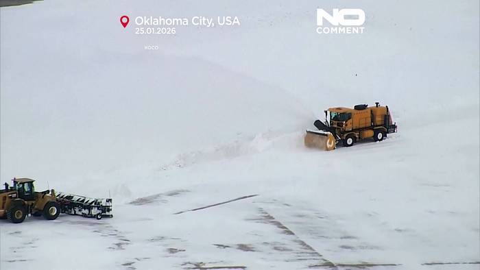 Video: Drohnenaufnahmen zeigen verschneite US-Städte, Schneepflüge im Einsatz
