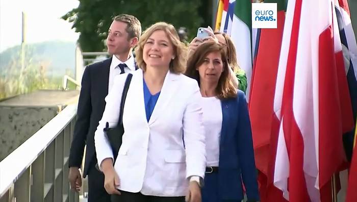 Video: Untersuchung gegen Grok: EU-Kommissarin Virkkunen warnt X vor 