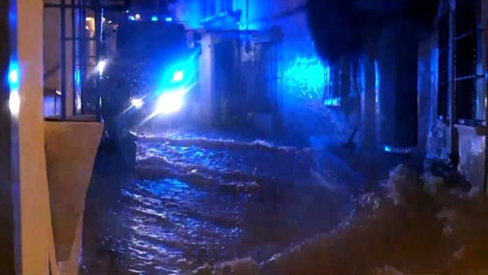 News video: Sturm Leonardo: Spanien verhängt Alarmstufe Rot wegen sintflutartiger Regenfälle