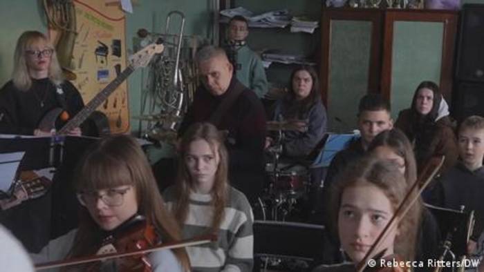 News video: Ukraine: Jugendorchester verwandelt Kriegsgeräusche in Musik