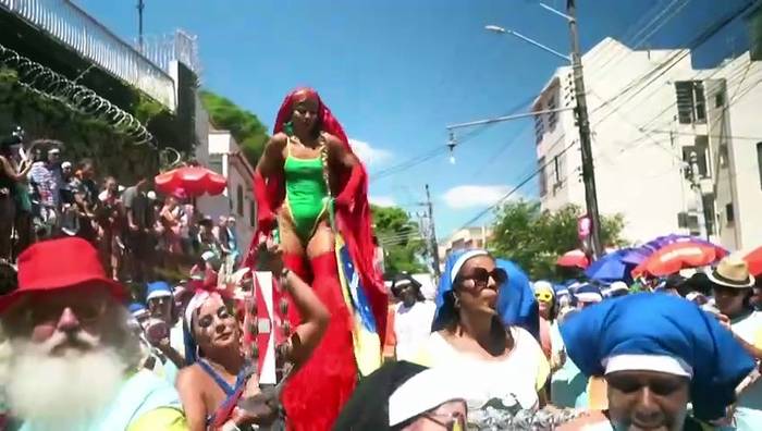 News video: Legendärer Karneval in Rio startet mit Straßenfest der Carmelitas