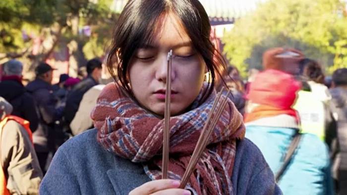 News video: China feiert Mondneujahr mit Tempelbesuchen und traditionellen Gebeten