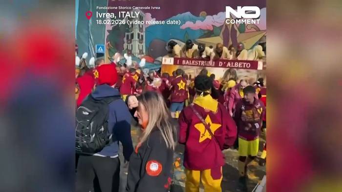 News video: Karneval von Ivrea 2026: Italiens legendäre Orangenschlacht lockt Tausende an