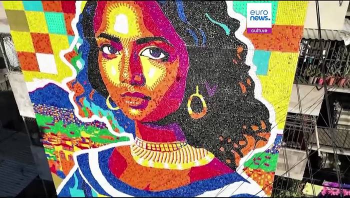 News video: Mona Lisa aus Plastikmüll: Größtes recyceltes Wandgemälde der Welt aus 100.000 Deckeln in El Salvador
