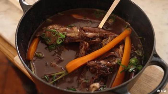 News video: Coq au Vin: Traditionsgericht aus Frankreich